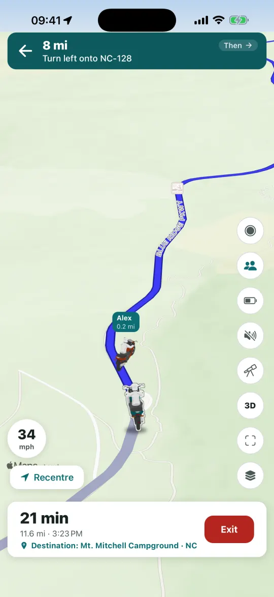 Scherm van een groepsrit: de route op de kaart en de volgende afslag